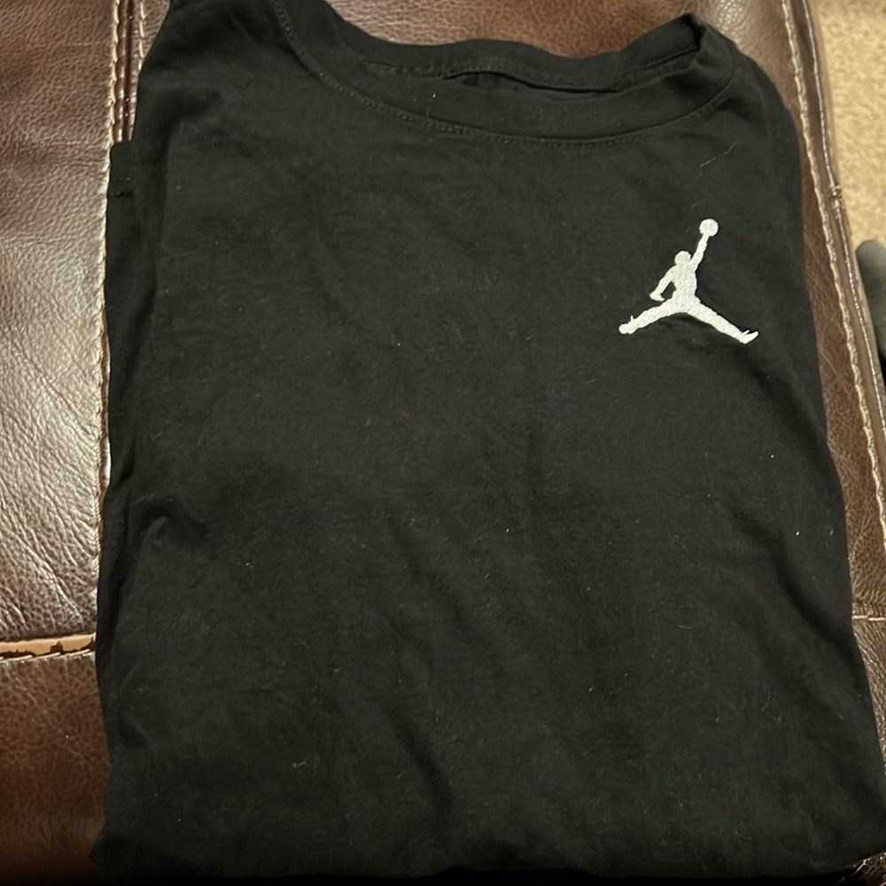 Jordan Boys XL short sleeve shirt in excellent condition with iconic emblem